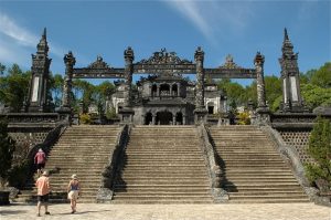 Thuê xe tham quan Huế