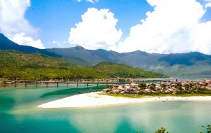 Thuê xe tham quan Huế đi Lăng Cô